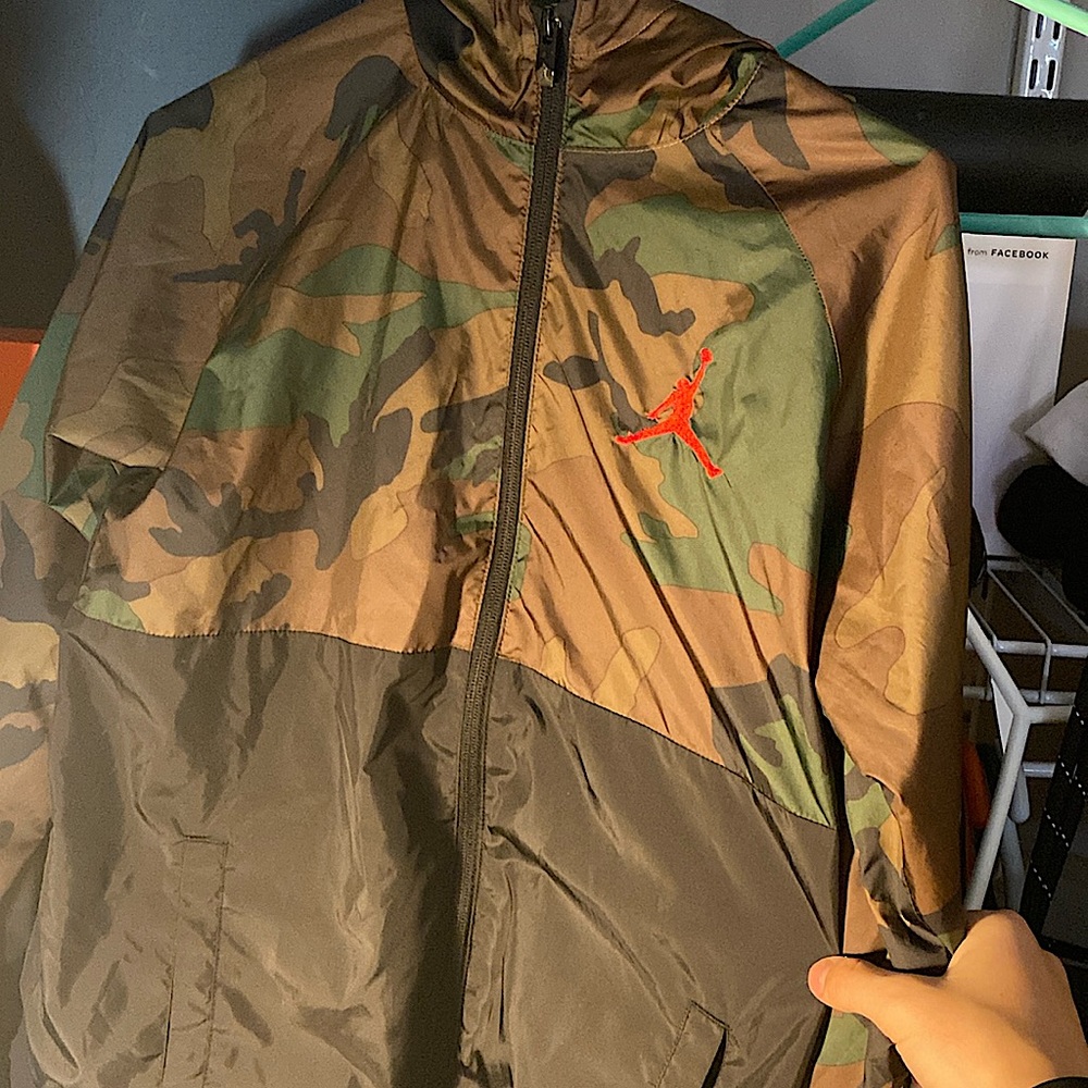 Camo Jordan Tracksuit (with top and bottom) size youth large